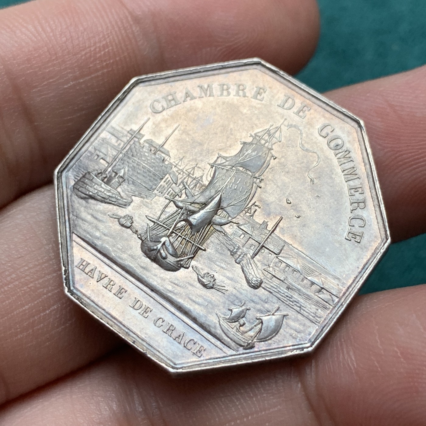 《竞宝斋》八角代币+章牌专场！第182场-周日，周一，周二 3场 (全场包邮) 法国勒阿弗尔商会八角银质jeton，14.55g，31.8mm，早期无边铭