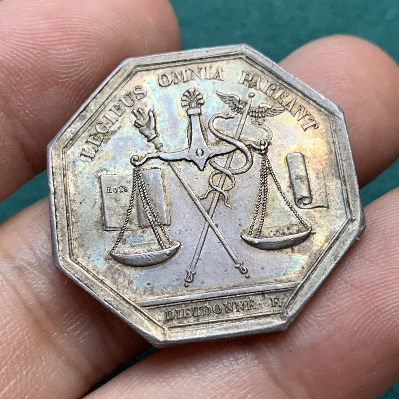 《竞宝斋》八角代币+章牌专场！第182场-周日，周一，周二 3场 (全场包邮) 法国八角银章，蓬图瓦兹法律法庭，10.97g，30.5mm，油灯边铭，黄油光