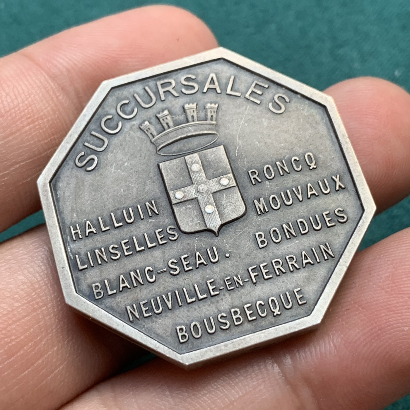 《竞宝斋》八角代币+章牌专场！第182场-周日，周一，周二 3场 (全场包邮) 法国图尔昆储蓄银行八角银章，31.5g，36mm，菱形银标，1952年为后刻，少见厚重