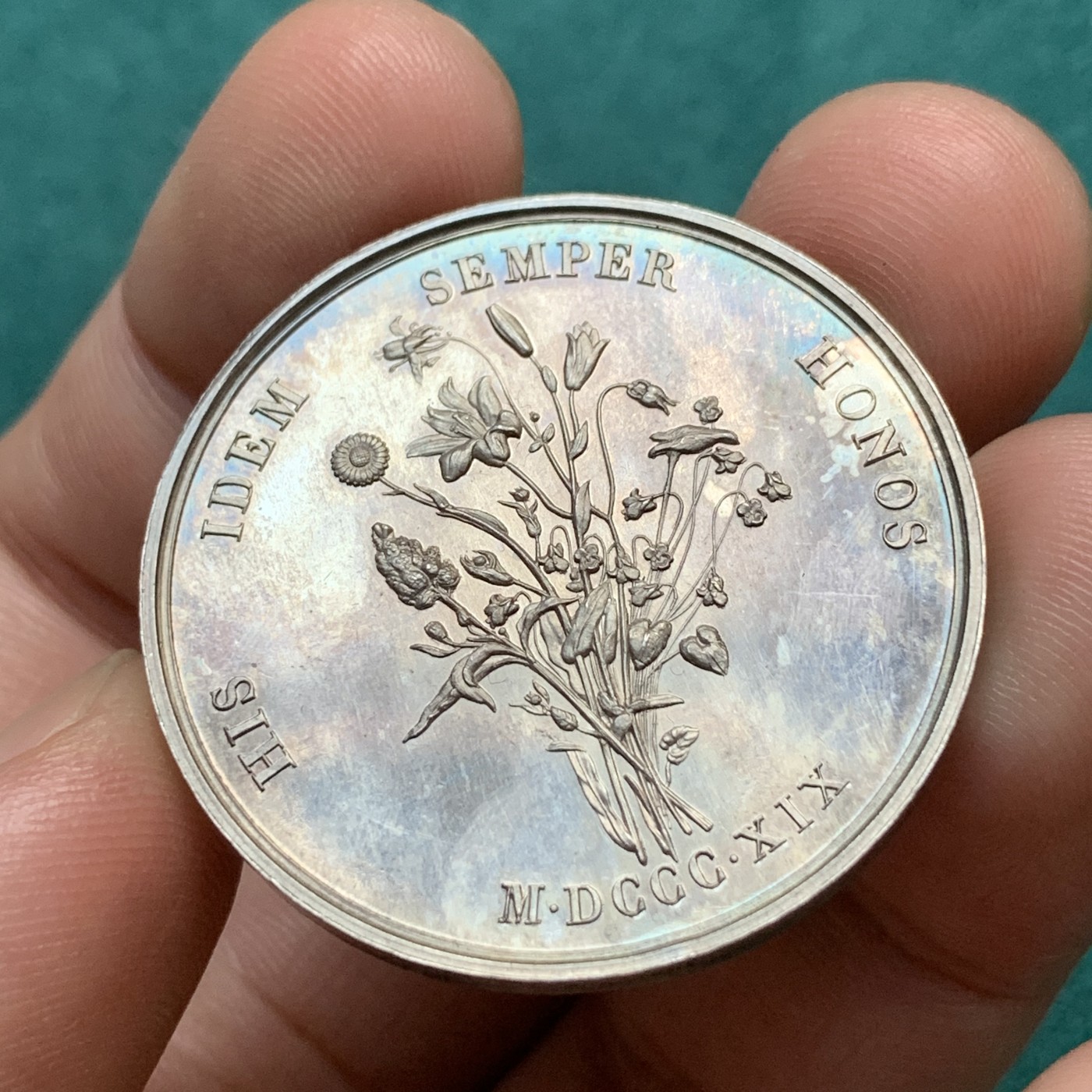 《竞宝斋》八角代币+章牌专场！第182场-周日，周一，周二 3场 (全场包邮) 法国图卢兹花卉银质jeton，女诗人克莱门·伊索尔，17.01g，35.5mm，手指边铭（1845-1860），品相完好，包浆漂亮