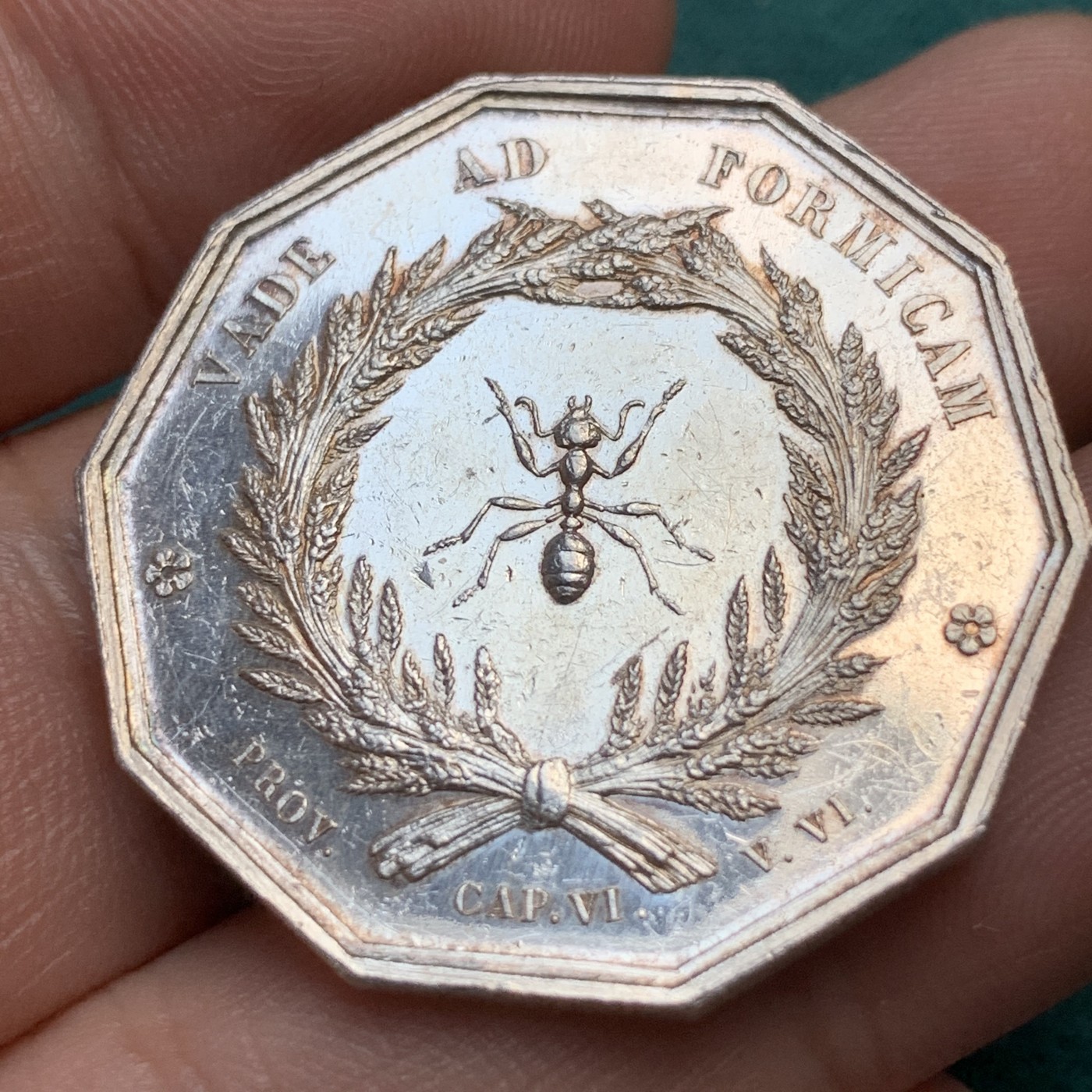 《竞宝斋》八角代币+章牌专场！第182场-周日，周一，周二 3场 (全场包邮) 法国1822年里昂地区蚂蚁储蓄银行十角银质代币jeton，16.07g，32.6mm，丰饶角边铭，像蚂蚁般一点点储蓄