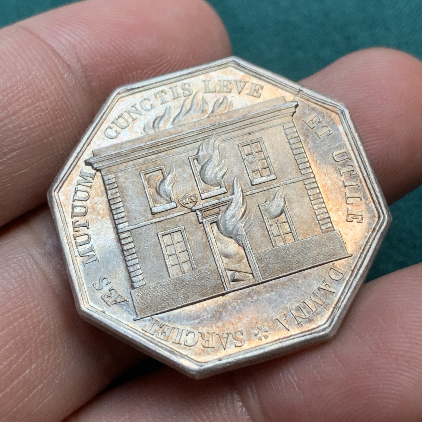 《竞宝斋》八角代币+章牌专场！第182场-周日，周一，周二 3场 (全场包邮) 法国八角银质代币，火灾互助保险，13.72g，31.9mm，手指边铭（1845-1860），