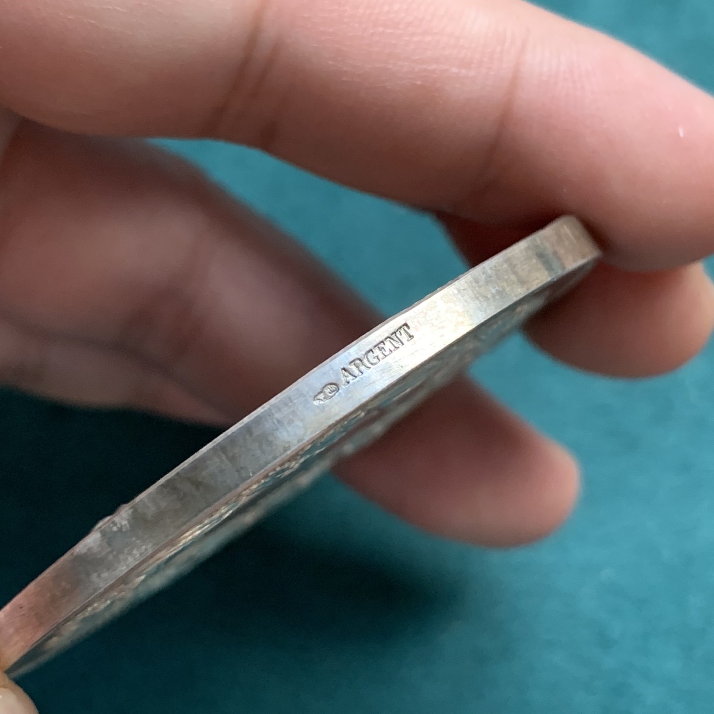 《竞宝斋》八角代币+章牌专场！第182场-周日，周一，周二 3场 (全场包邮) 法国玛丽安娜农业银章，92.42g，57.3mm，丰饶角边铭，品相完好，丝绸底光