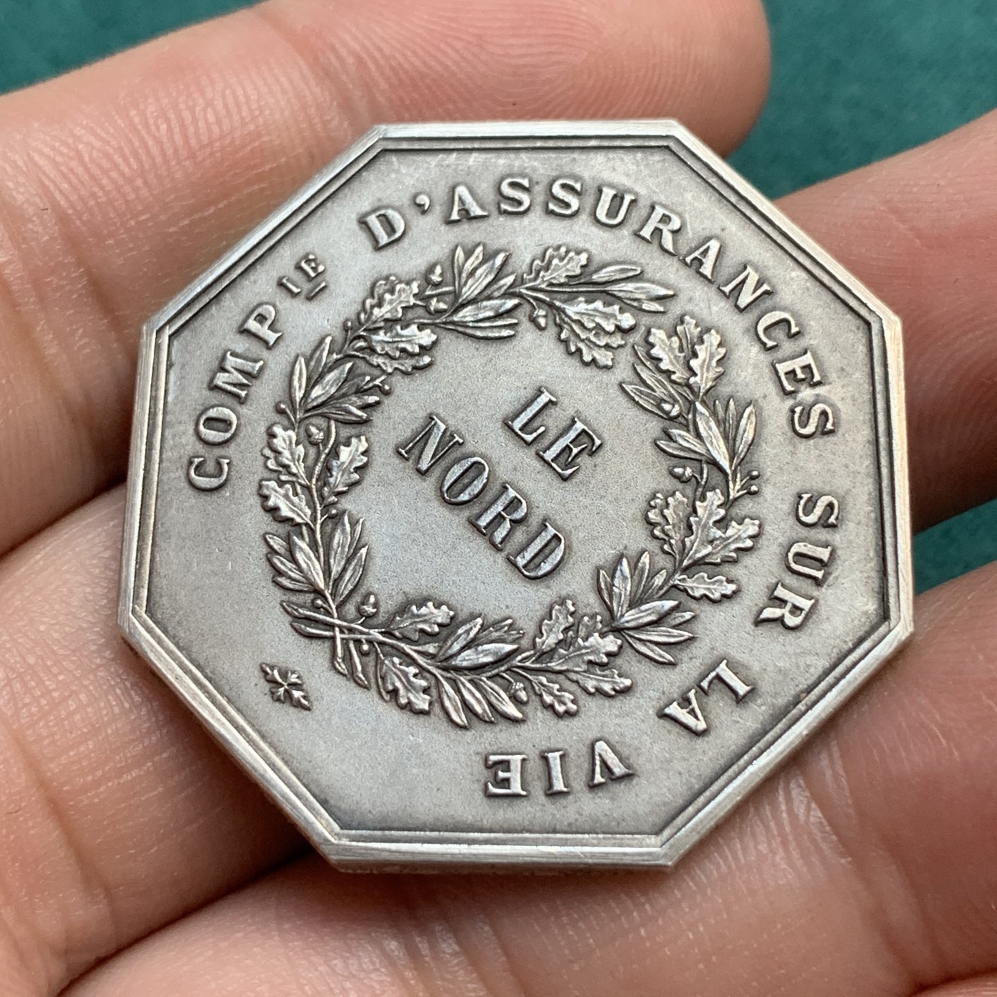 《竞宝斋》八角代币+章牌专场！第182场-周日，周一，周二 3场 (全场包邮) 法国北方保险公司八角银质代币，18.14g，35.5mm，菱形+银标，95%含银
