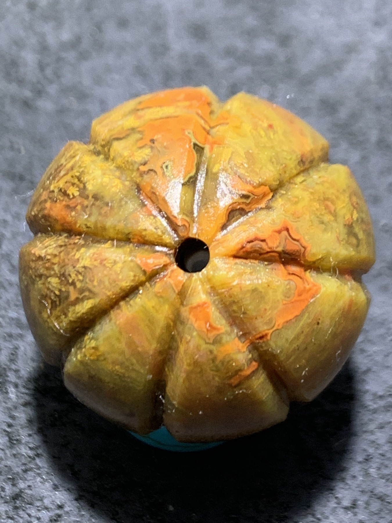 精美冰飘草花纹战国红玛瑙手工雕刻瓜珠一颗！