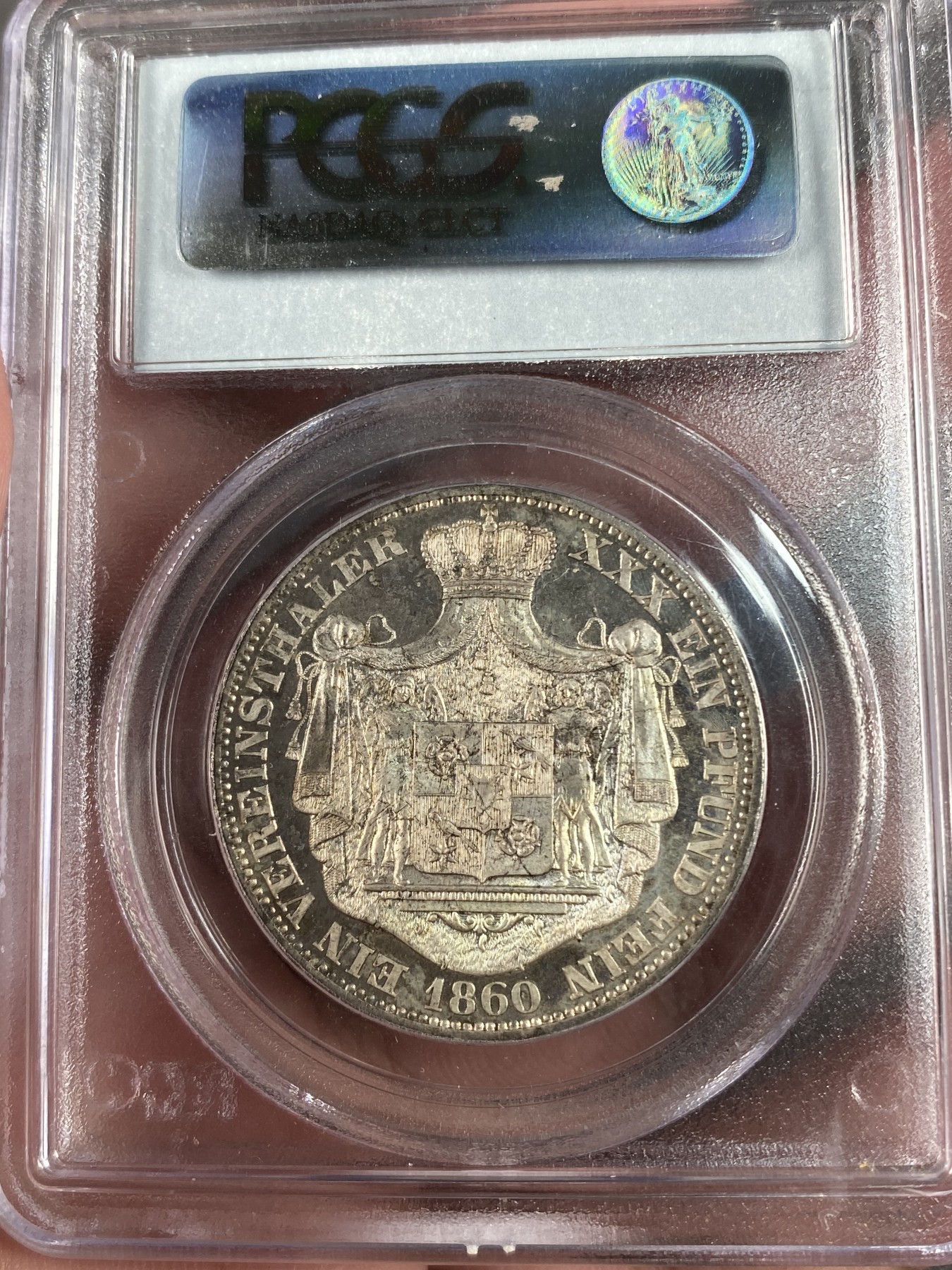 万国钱币拍卖第012期（视频直播专场） PCGS PR64CAM 1860德国绍姆堡利普精制天使泰勒，连同普制的发行量只有8000多枚，精制可以说是凤毛麟角，比1865天使泰勒精制少见很多，镜面凝霜感强烈，一眼区分，pc唯一冠军分，下面只有一枚62，难得老盒配置高清大图。