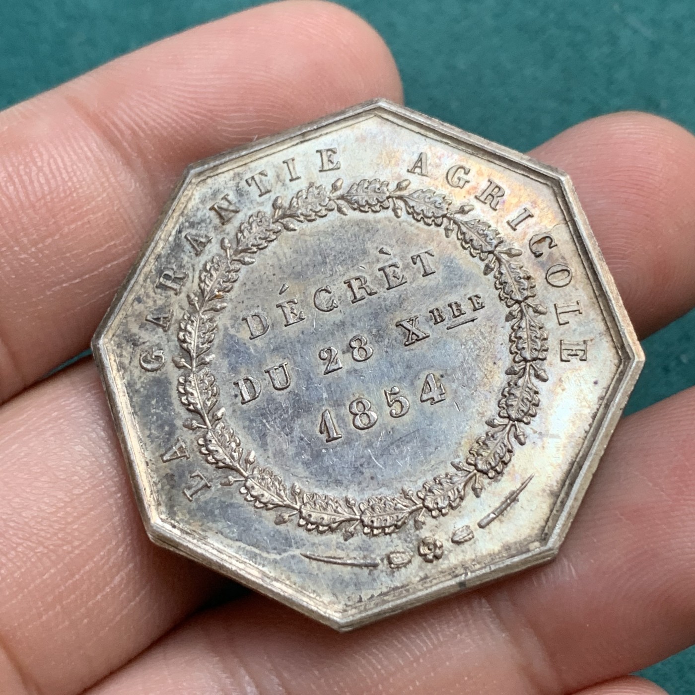 《竞宝斋》八角代币+章牌专场！第182场-周日，周一，周二 3场 (全场包邮) 法国冰雹互助保险公司八角银质代币，23.07g，36.5mm，丰饶角+1银标，金黄包浆