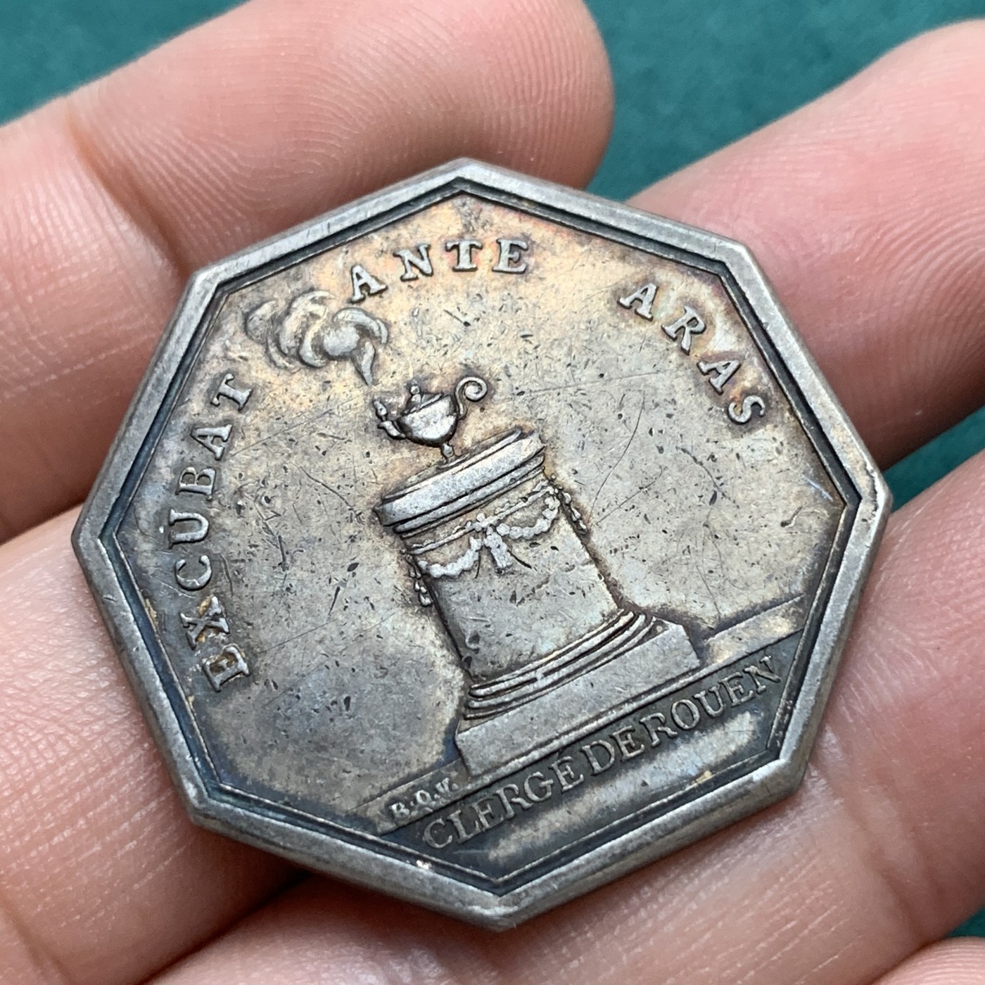 《竞宝斋》八角代币+章牌专场！第182场-周日，周一，周二 3场 (全场包邮) 法国1778年鲁昂拉罗什福科神职人员银质八角jeton，13.93g，33.2mm，早期无边铭，五彩包浆