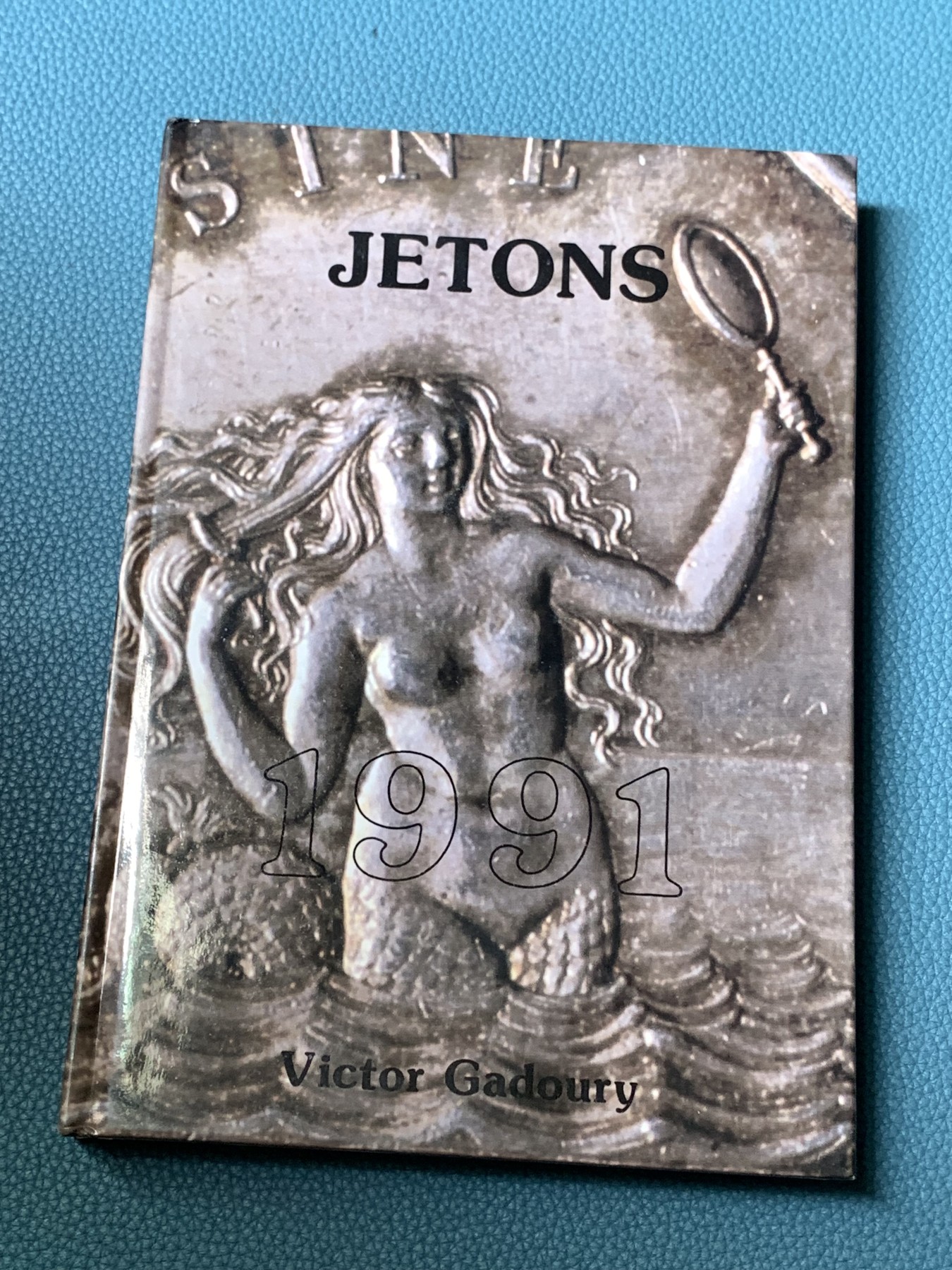 《竞宝斋》八角代币+章牌专场！第182场-周日，周一，周二 3场 (全场包邮) 法国 1991年 JETONS 代币目录 所见最新版本 版别详尽 厚达349页 一本在手 八角我有 权威绝版目录 都是全新的 2本随机发