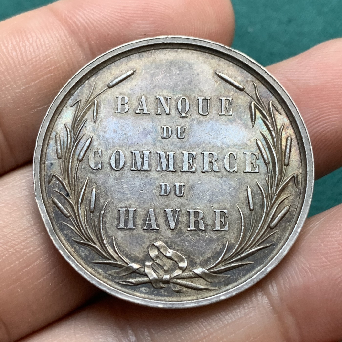 《竞宝斋》八角代币+章牌专场！第182场-周日，周一，周二 3场 (全场包邮) 法国勒阿弗尔商业银行银质代币，19.85g，35.8mm，蜜蜂边铭，金黄包浆，少见品种