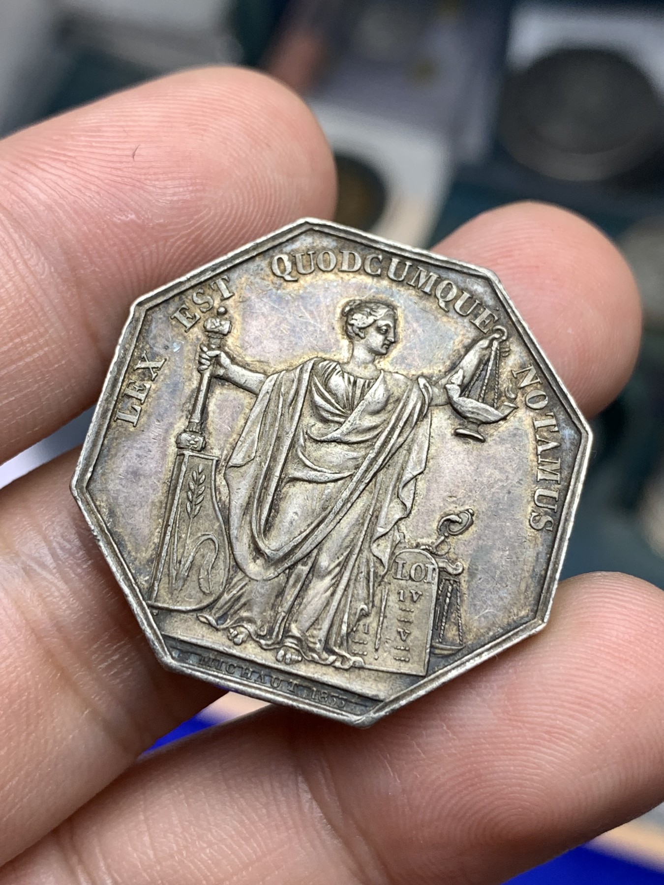 《竞宝斋》八角代币+章牌专场！第182场-周日，周一，周二 3场 (全场包邮) 法国1832-1841 银质八角代币 马赛 公证处 神灯边铭，重13.6g，对边直径30.9mm，老包浆