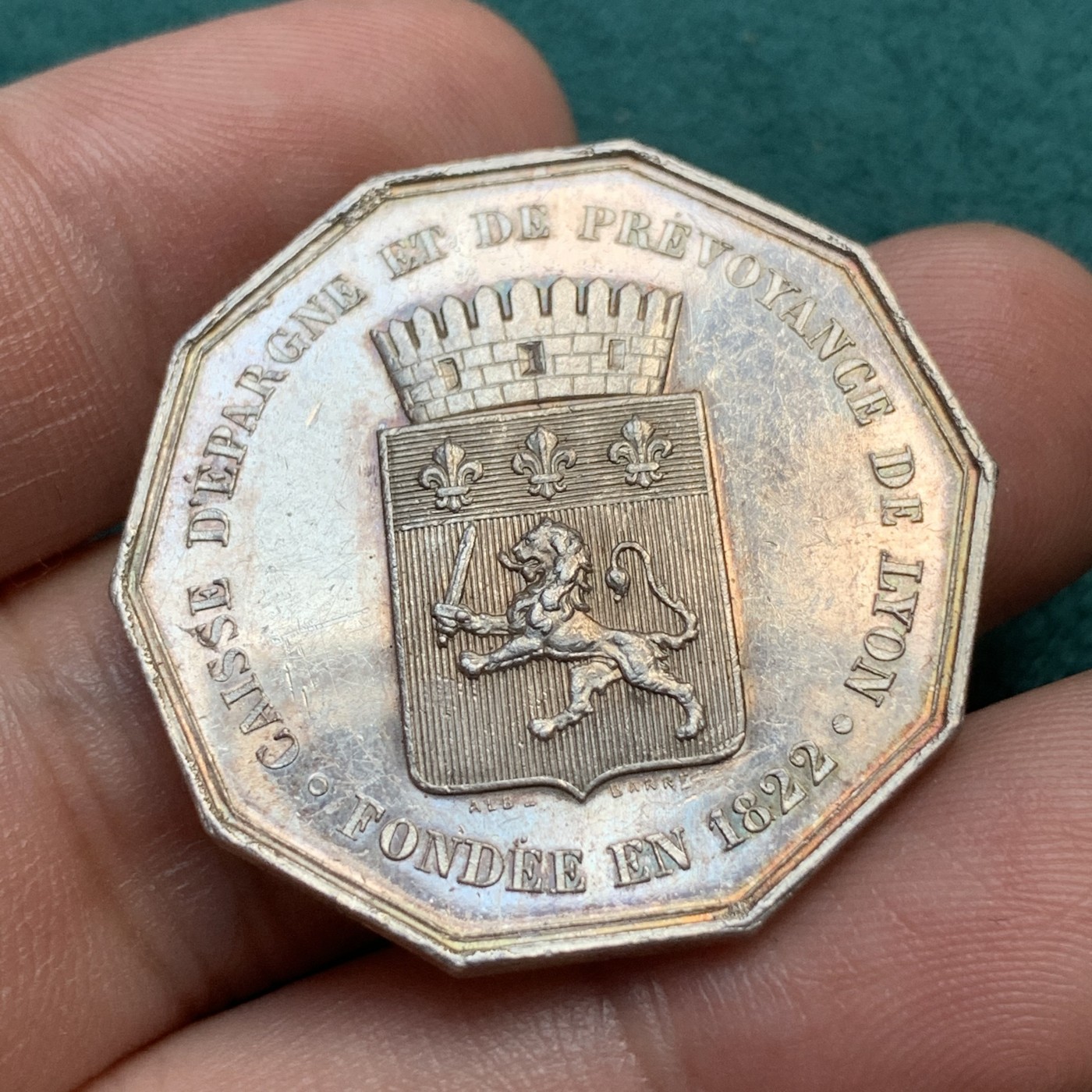 《竞宝斋》八角代币+章牌专场！第182场-周日，周一，周二 3场 (全场包邮) 法国1822年里昂地区蚂蚁储蓄银行十角银质代币jeton，16.07g，32.6mm，丰饶角边铭，像蚂蚁般一点点储蓄