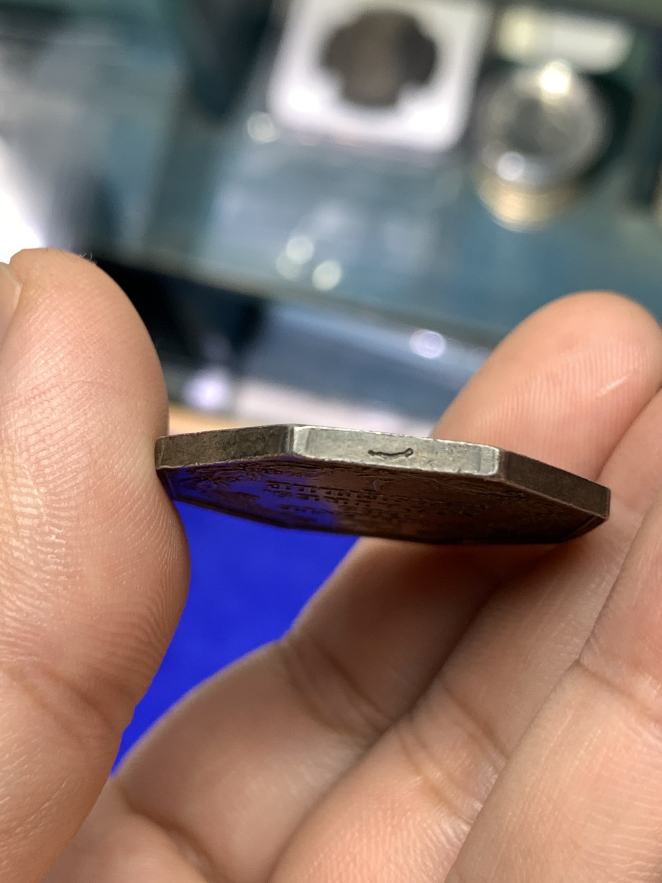 《竞宝斋》八角代币+章牌专场！第182场-周日，周一，周二 3场 (全场包邮) 法国1832-1841 银质八角代币 马赛 公证处 神灯边铭，重13.6g，对边直径30.9mm，老包浆