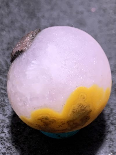 精美亚光高玉化冰飘战国红玛瑙手工俏色巧护花使者随形珠子一颗！ 精美亚光高玉化冰飘战国红玛瑙手工俏色巧护花使者随形珠子一颗！