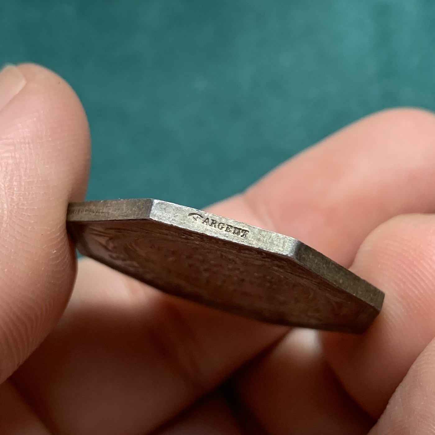 《竞宝斋》八角代币+章牌专场！第182场-周日，周一，周二 3场 (全场包邮) 法国八角银章，卢瓦尔地区沙托当公证处，12.56g，31mm，手指边铭