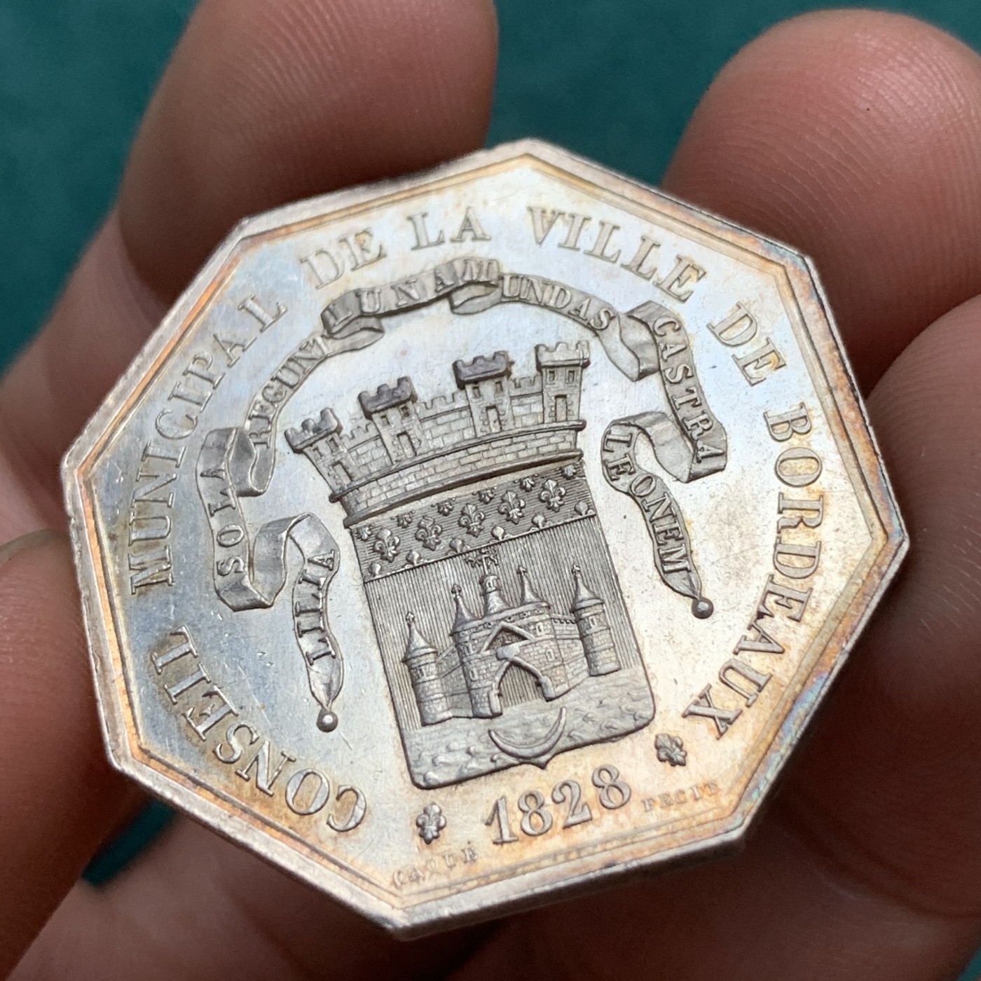 《竞宝斋》八角代币+章牌专场！第182场-周日，周一，周二 3场 (全场包邮) 法国波尔多市议会八角银质代币，15.29g，33.2mm，早期无边铭，金黄包浆