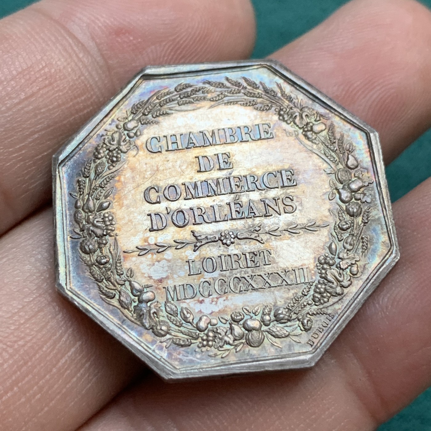 《竞宝斋》八角代币+章牌专场！第182场-周日，周一，周二 3场 (全场包邮) 法国1832-1841菲利普头像 奥尔良商会 银质八角代币，13.65克32毫米 神灯边铭 包浆不错