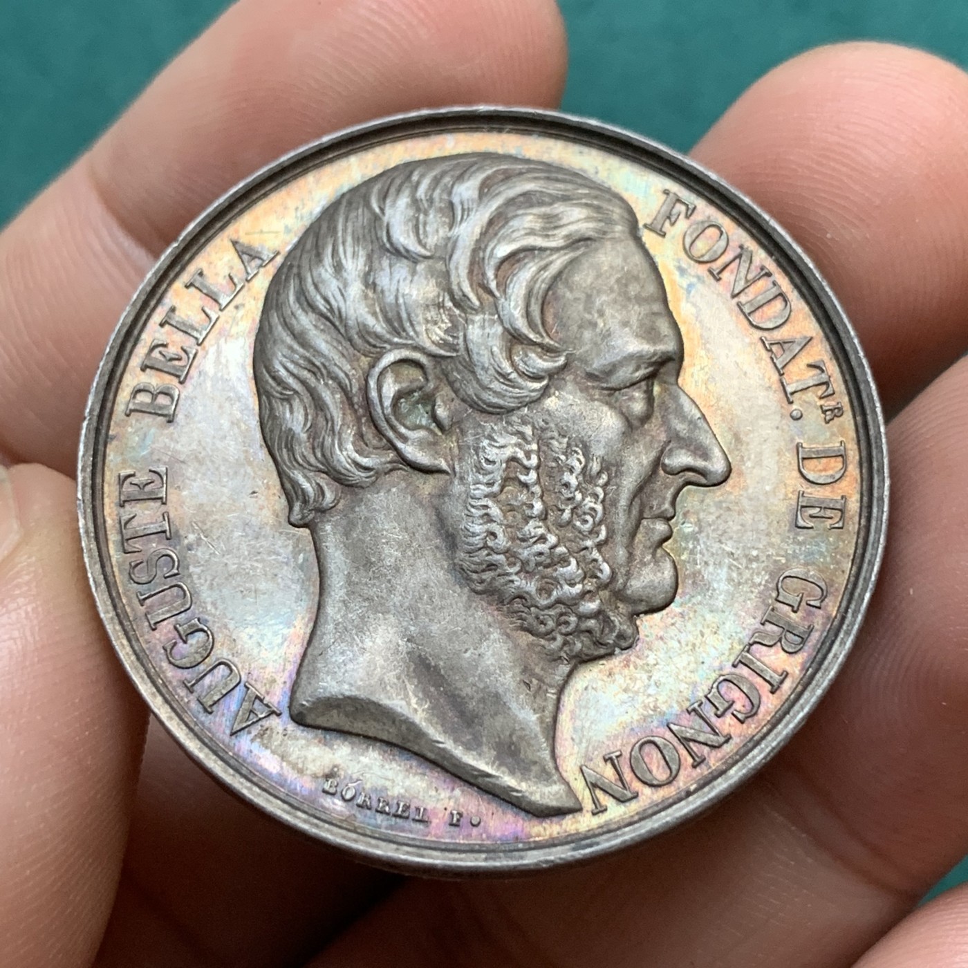 《竞宝斋》八角代币+章牌专场！第182场-周日，周一，周二 3场 (全场包邮) 法国格里尼翁校友会银质代币，23.38g，37mm，蜜蜂边铭，奥古斯丁·贝拉 (Augustin Bella) 右侧的胸像，他是格里尼翁皇家农艺研究所的第一任所长，五彩包浆