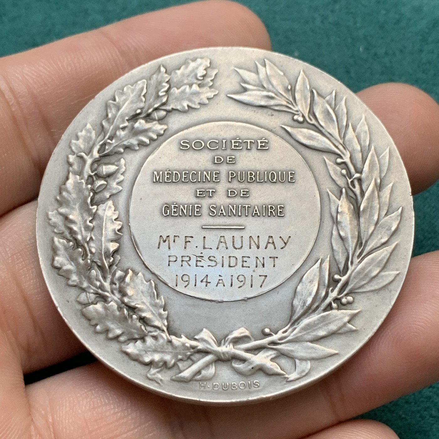 《竞宝斋》八角代币+章牌专场！第182场-周日，周一，周二 3场 (全场包邮) 经典的法国“云端天使”银章，60.42g，50mm，丰饶角+1银标，右边有些许擦损，其余品相完好