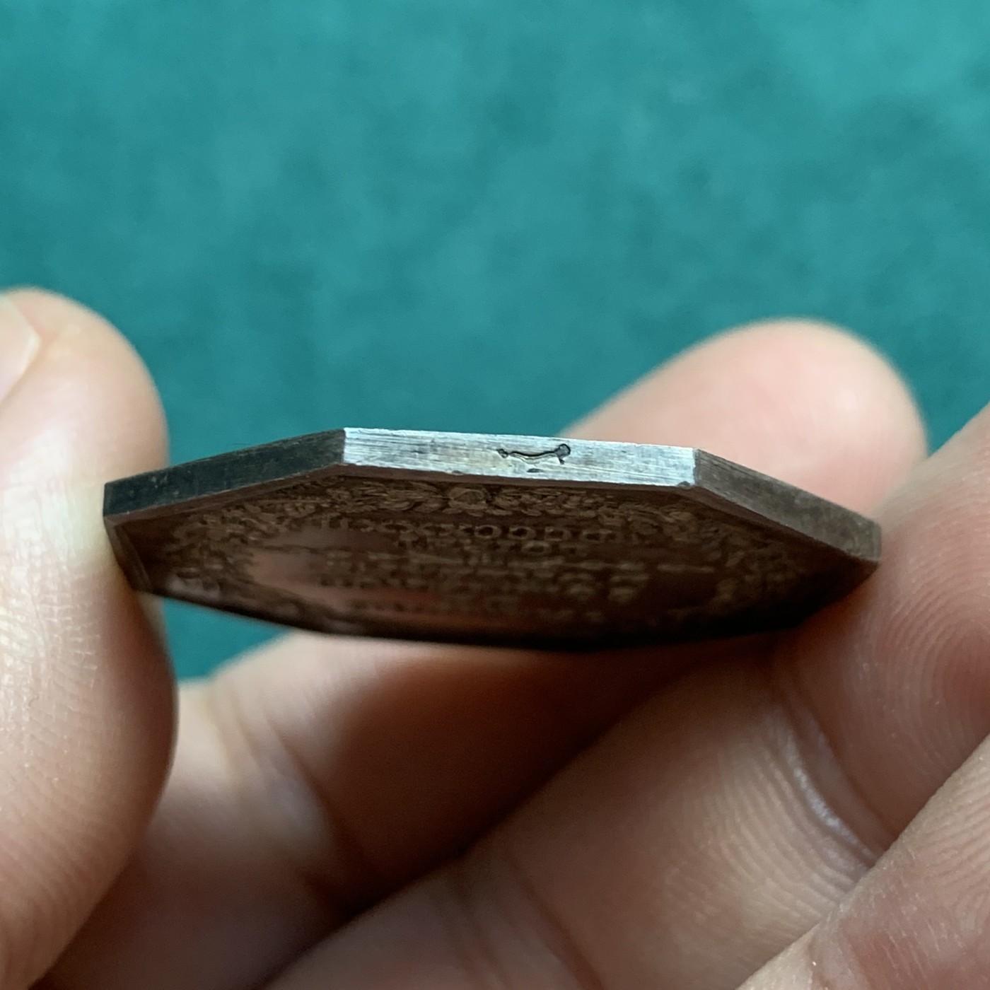 《竞宝斋》八角代币+章牌专场！第182场-周日，周一，周二 3场 (全场包邮) 法国1832-1841菲利普头像 奥尔良商会 银质八角代币，13.65克32毫米 神灯边铭 包浆不错