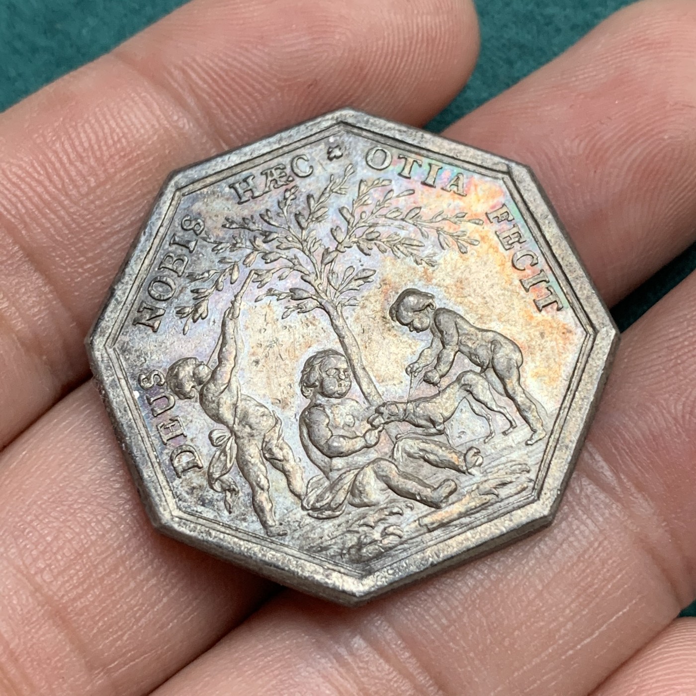 《竞宝斋》八角代币+章牌专场！第182场-周日，周一，周二 3场 (全场包邮) 极少见的18世纪法国带有热尔曼·路易斯·肖维林纹章的八角银质代币，13.99g，33mm，早期无边铭