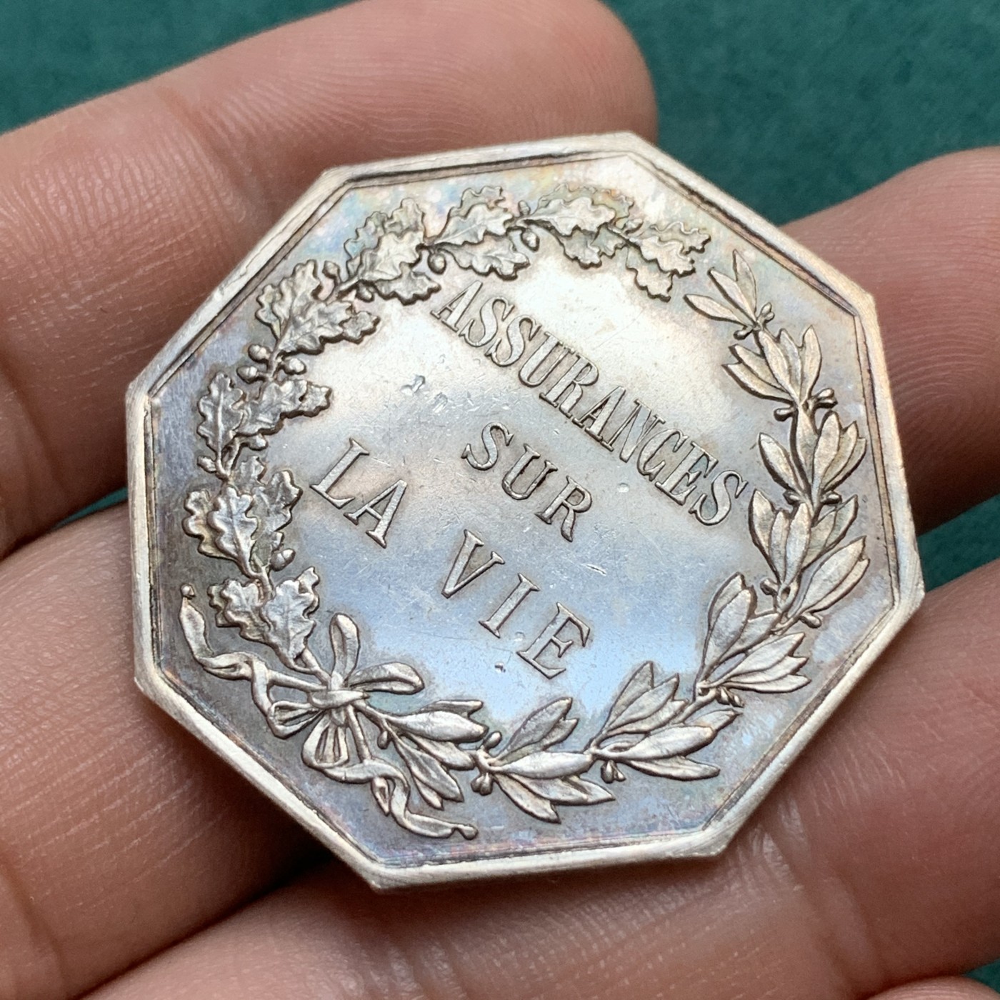 《竞宝斋》八角代币+章牌专场！第182场-周日，周一，周二 3场 (全场包邮) 法国八角银质代币，法国人寿保险，19.42g，36.3mm，丰饶角边铭