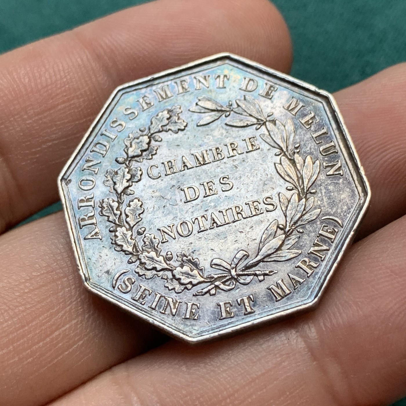 《竞宝斋》八角代币+章牌专场！第182场-周日，周一，周二 3场 (全场包邮) 法国八角银质代币，莫仑区公证人协会，15.03g，31.6mm，早期无边铭
