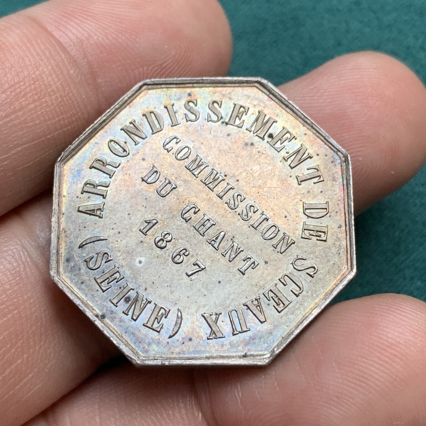 《竞宝斋》八角代币+章牌专场！第182场-周日，周一，周二 3场 (全场包邮) 法国1860-1879年 上塞纳省索城地区歌唱佣金银质八角代币，30.5mm对边直径，15.63g，蜜蜂边铭银标
