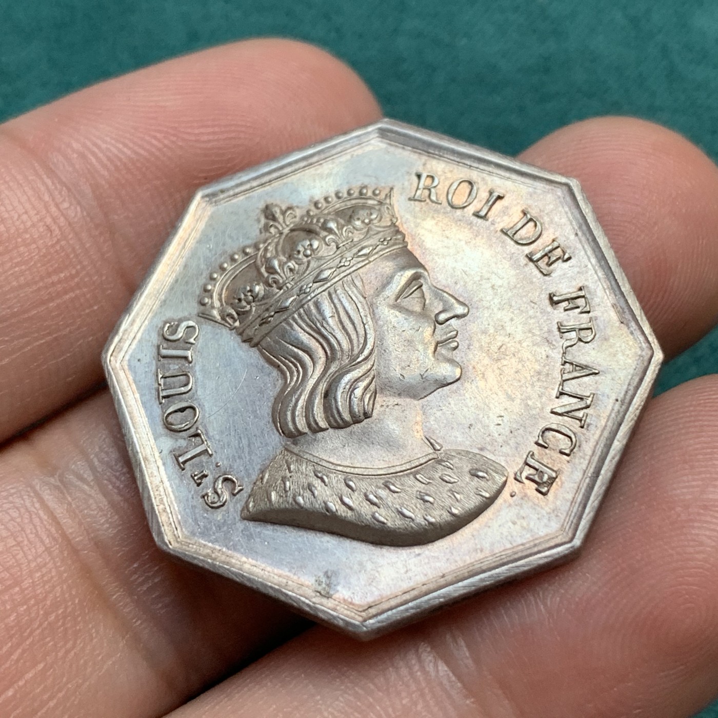 《竞宝斋》八角代币+章牌专场！第182场-周日，周一，周二 3场 (全场包邮) 法国桑斯地区公证人JETON银质八角代币，31.4mm，14.26克，手指边铭（1845-1860），法王圣路易半身像，高点俱在