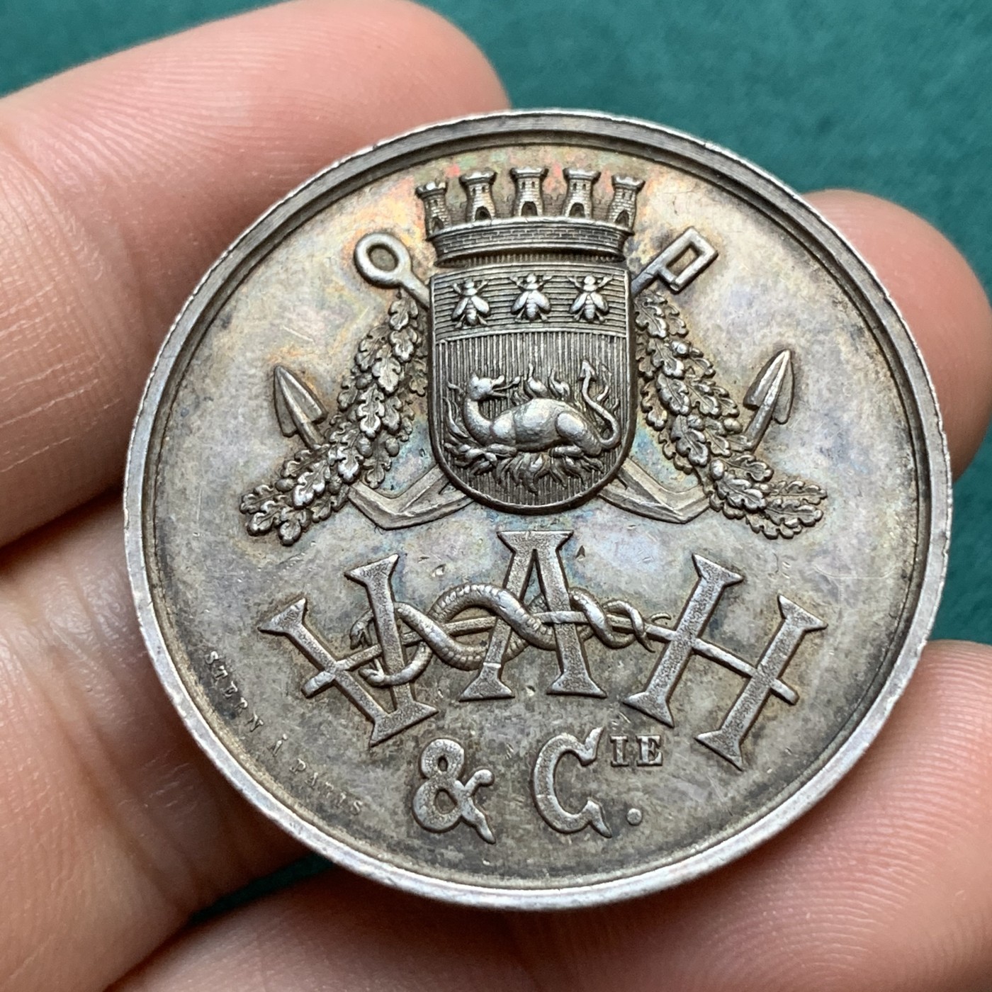 《竞宝斋》八角代币+章牌专场！第182场-周日，周一，周二 3场 (全场包邮) 法国勒阿弗尔商业银行银质代币，19.85g，35.8mm，蜜蜂边铭，金黄包浆，少见品种