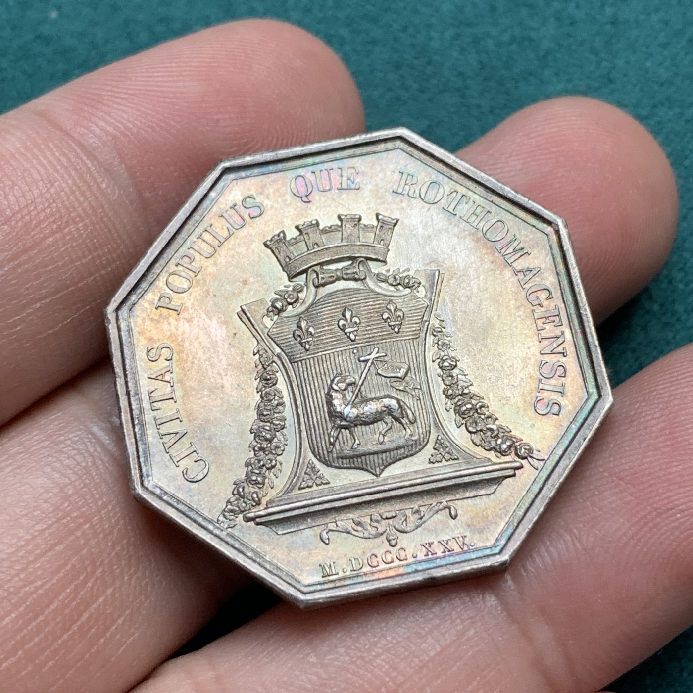 《竞宝斋》八角代币+章牌专场！第182场-周日，周一，周二 3场 (全场包邮) 法国鲁昂市政府八角银质代币，17.85g，32.5mm，1832年之前早期无边铭，黄油彩