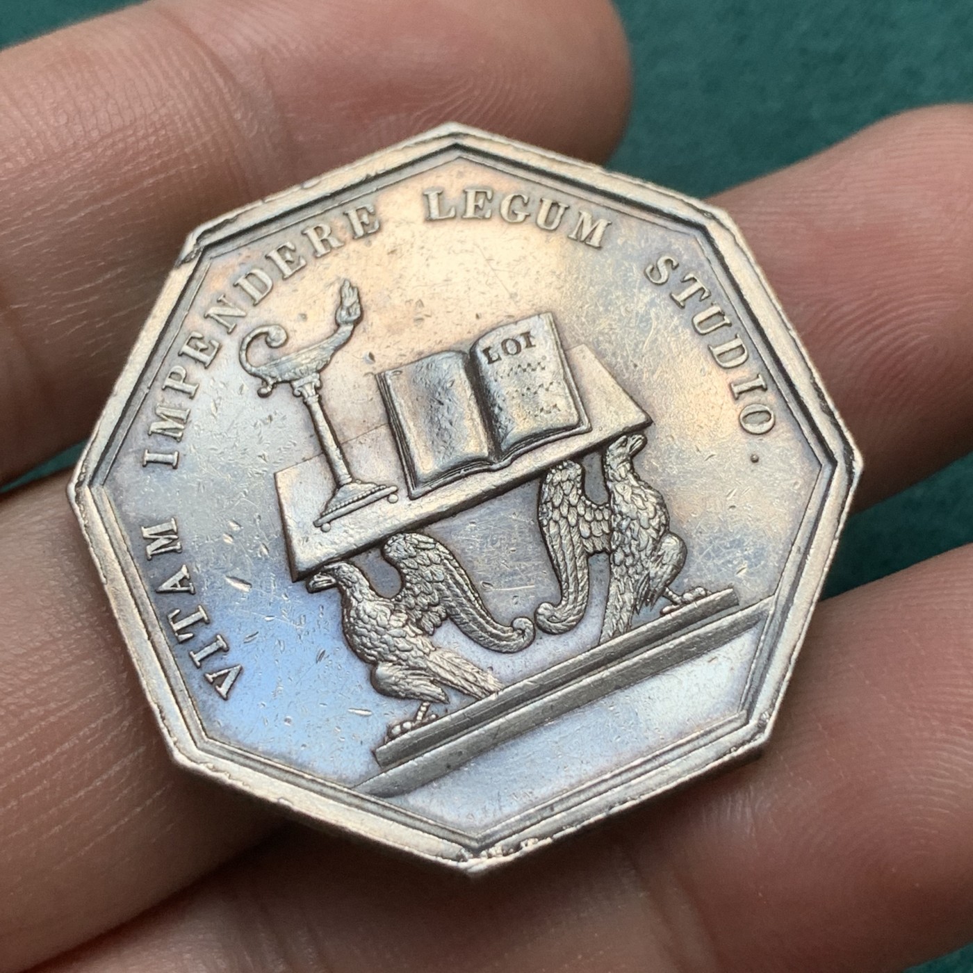 《竞宝斋》八角代币+章牌专场！第182场-周日，周一，周二 3场 (全场包邮) 法国上诉法院和法律辩护八角银质jeton，16.7mm，33.6mm，蜜蜂边铭