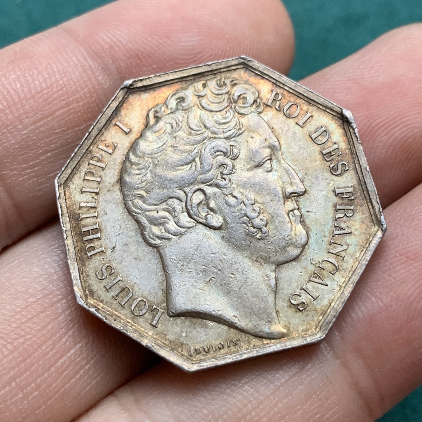 《竞宝斋》八角代币+章牌专场！第182场-周日，周一，周二 3场 (全场包邮) 法国奥尔良地区公证人银质八角代币，沉默之神塔喀特，15.85g，30.6mm，手指边铭，黄油彩