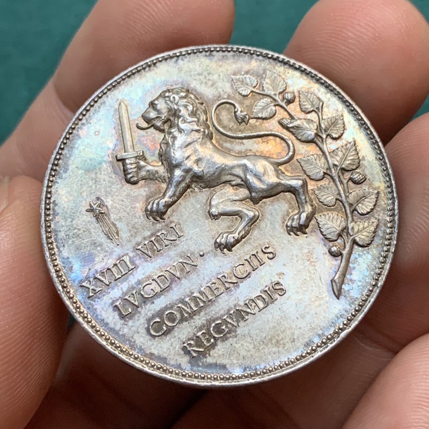 《竞宝斋》八角代币+章牌专场！第182场-周日，周一，周二 3场 (全场包邮) 法国银章，里昂丝绸协会，22.20g，37.7mm，蜜蜂边铭，高浮雕，黄油彩