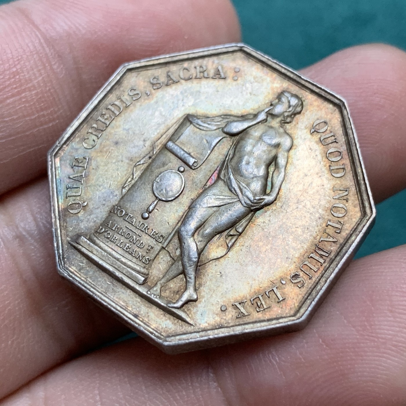 《竞宝斋》八角代币+章牌专场！第182场-周日，周一，周二 3场 (全场包邮) 法国奥尔良地区公证人银质八角代币，沉默之神塔喀特，15.85g，30.6mm，手指边铭，黄油彩