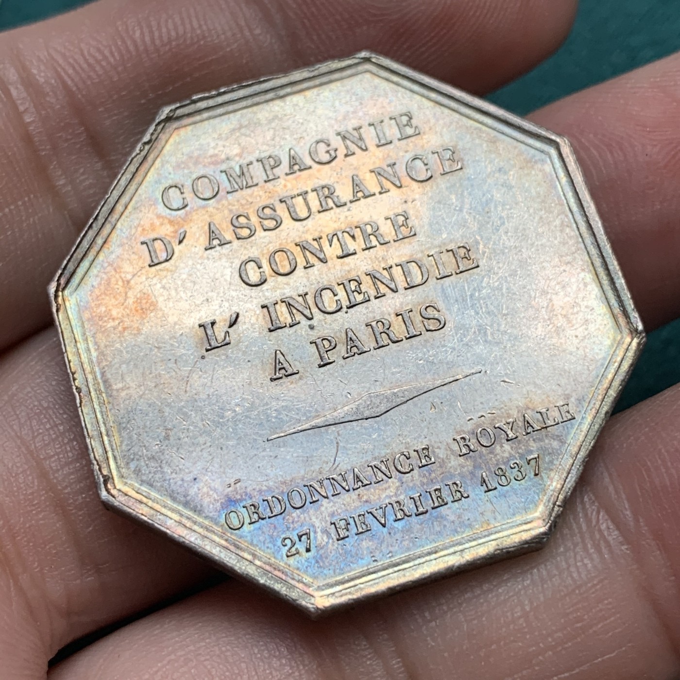 《竞宝斋》八角代币+章牌专场！第182场-周日，周一，周二 3场 (全场包邮) 法国巴黎人火灾保险公司八角银质jeton，20.20g，36.3mm，手指边铭