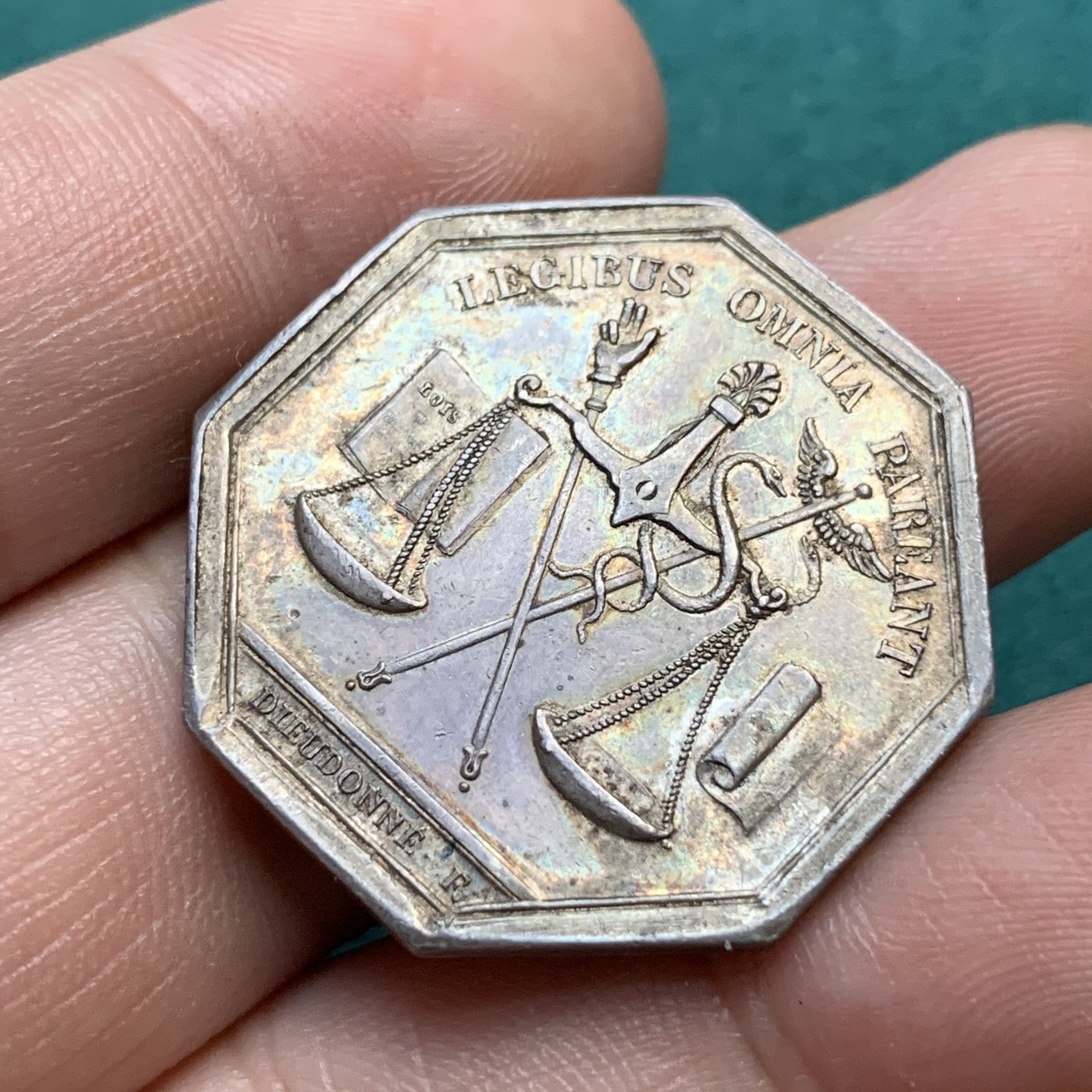 《竞宝斋》八角代币+章牌专场！第182场-周日，周一，周二 3场 (全场包邮) 法国八角银章，蓬图瓦兹法律法庭，10.97g，30.5mm，油灯边铭，黄油光