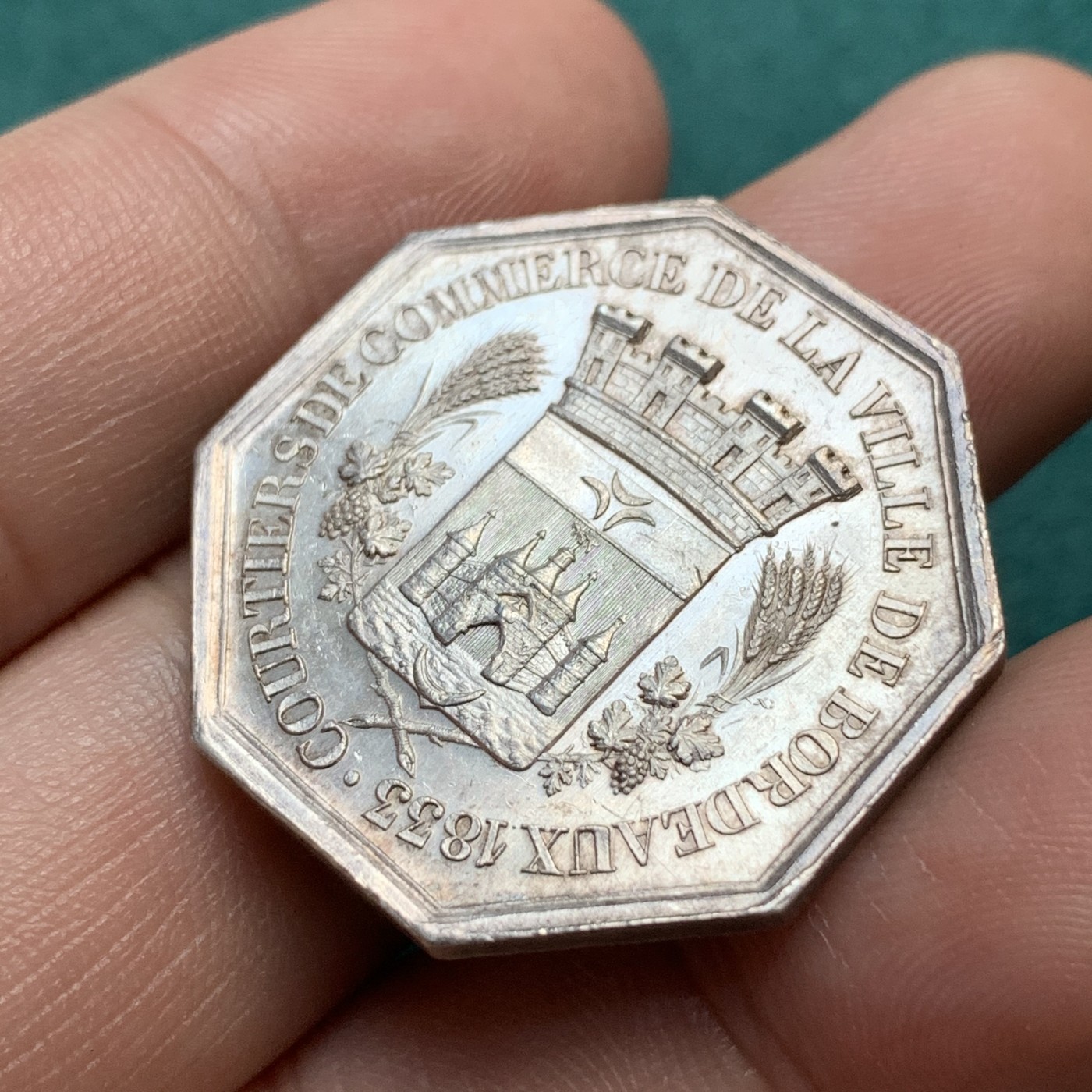 《竞宝斋》八角代币+章牌专场！第182场-周日，周一，周二 3场 (全场包邮) 法国八角银章，波尔多商会，12.53g，30.5mm，蜜蜂边铭，金黄包浆，细节丰富