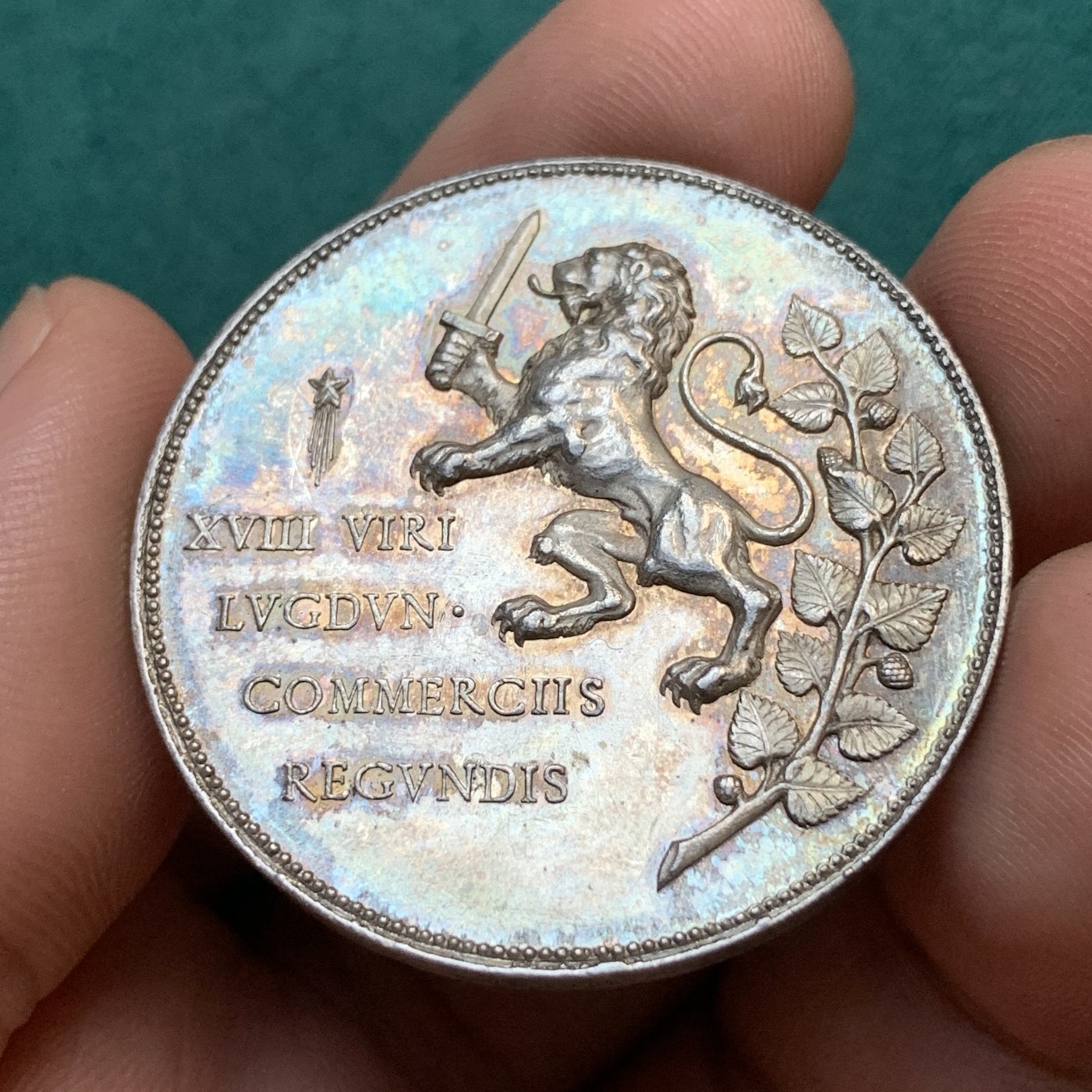 《竞宝斋》八角代币+章牌专场！第182场-周日，周一，周二 3场 (全场包邮) 法国银章，里昂丝绸协会，22.20g，37.7mm，蜜蜂边铭，高浮雕，黄油彩