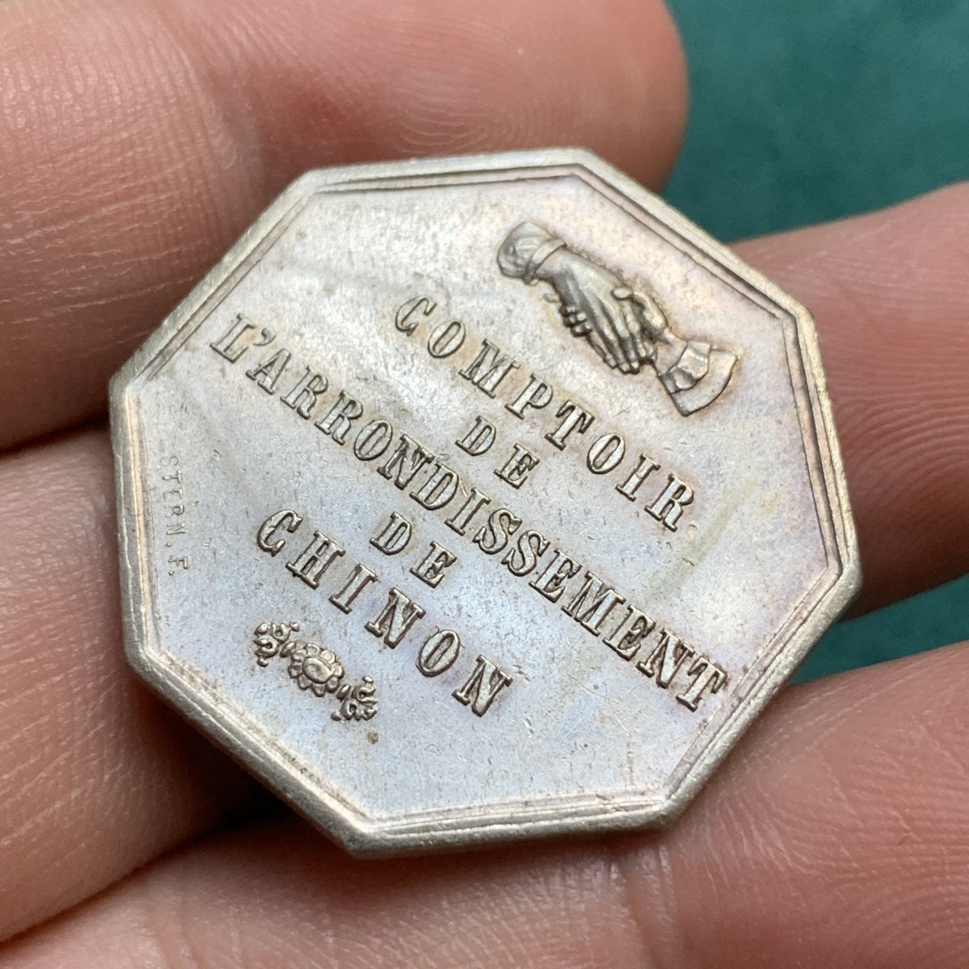 《竞宝斋》八角代币+章牌专场！第182场-周日，周一，周二 3场 (全场包邮) 法国1832之前希农地区省级银行 银质八角代币，9.53克29.3毫米 早期无边铭