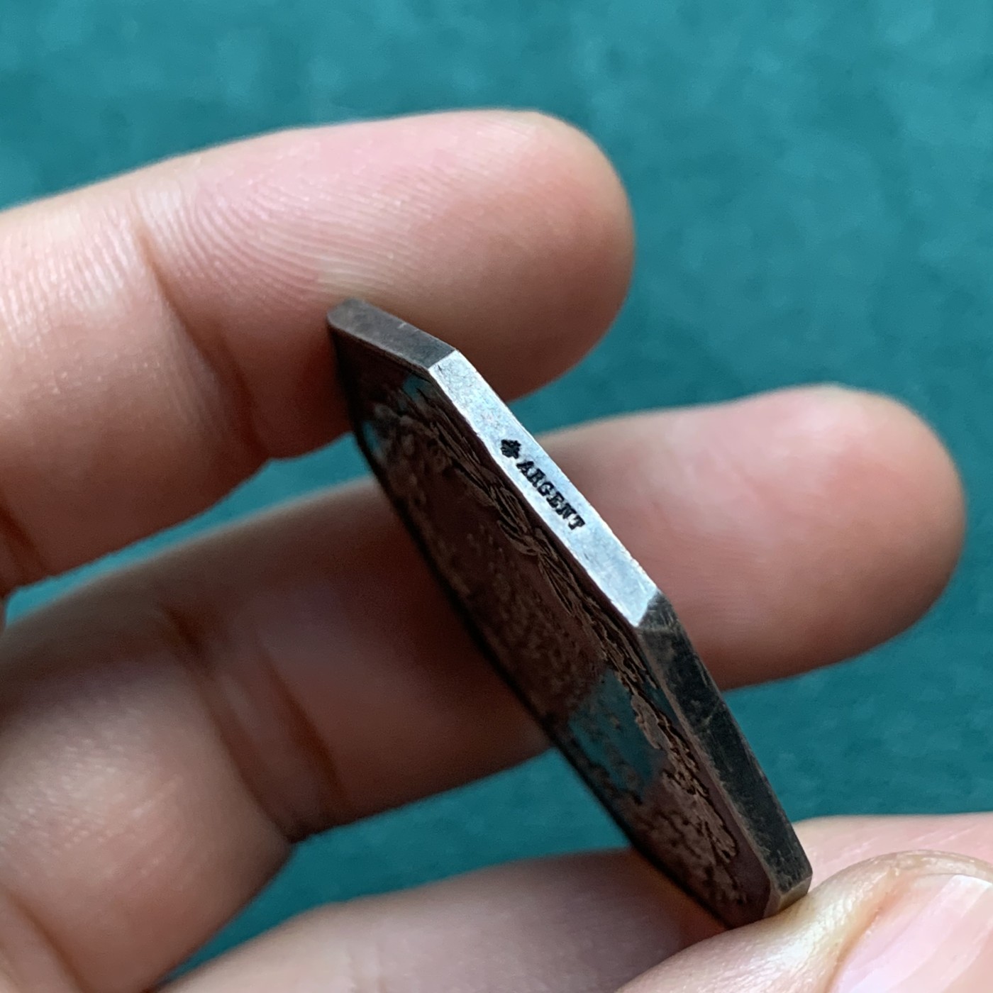 《竞宝斋》八角代币+章牌专场！第182场-周日，周一，周二 3场 (全场包邮) 法国皇家火灾保险公司八角银质代币，19.66g，36.2mm，蜜蜂边铭