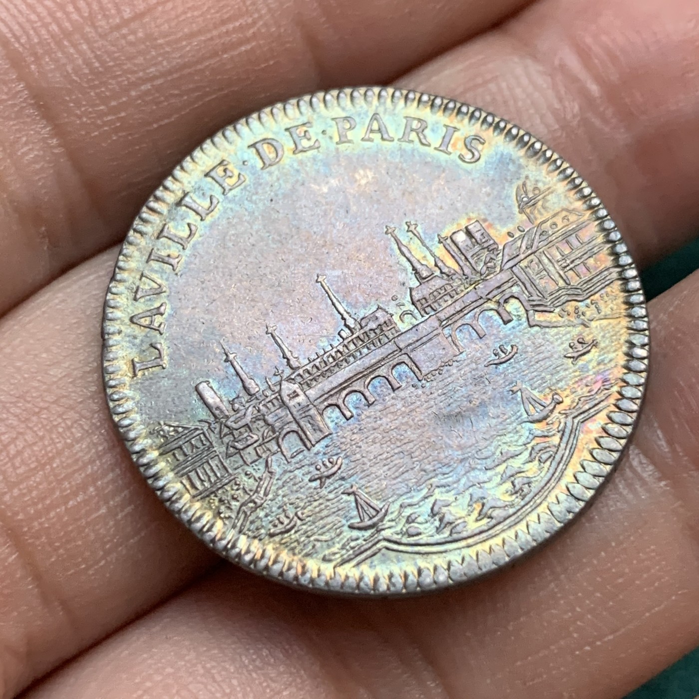 《竞宝斋》八角代币+章牌专场！第182场-周日，周一，周二 3场 (全场包邮) 法国路易十六巴黎市政府景观银质jeton代币，8.29g，29mm，黄油彩