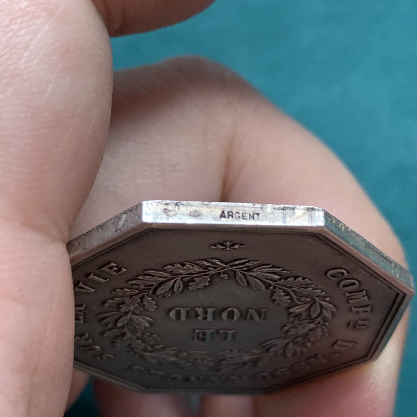 《竞宝斋》八角代币+章牌专场！第182场-周日，周一，周二 3场 (全场包邮) 法国北方保险公司八角银质代币，18.14g，35.5mm，菱形+银标，95%含银