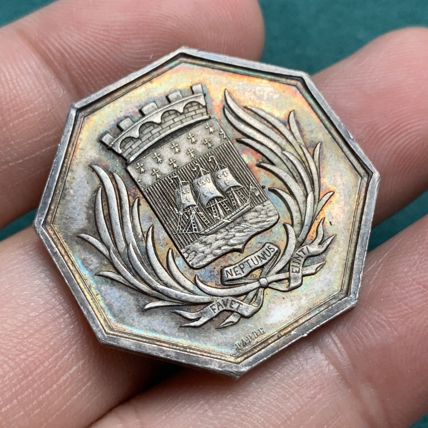 《竞宝斋》八角代币+章牌专场！第182场-周日，周一，周二 3场 (全场包邮) 法国八角银章，南特商会，13.52g，31.5mm，蜜蜂边铭，黄油彩包浆不错