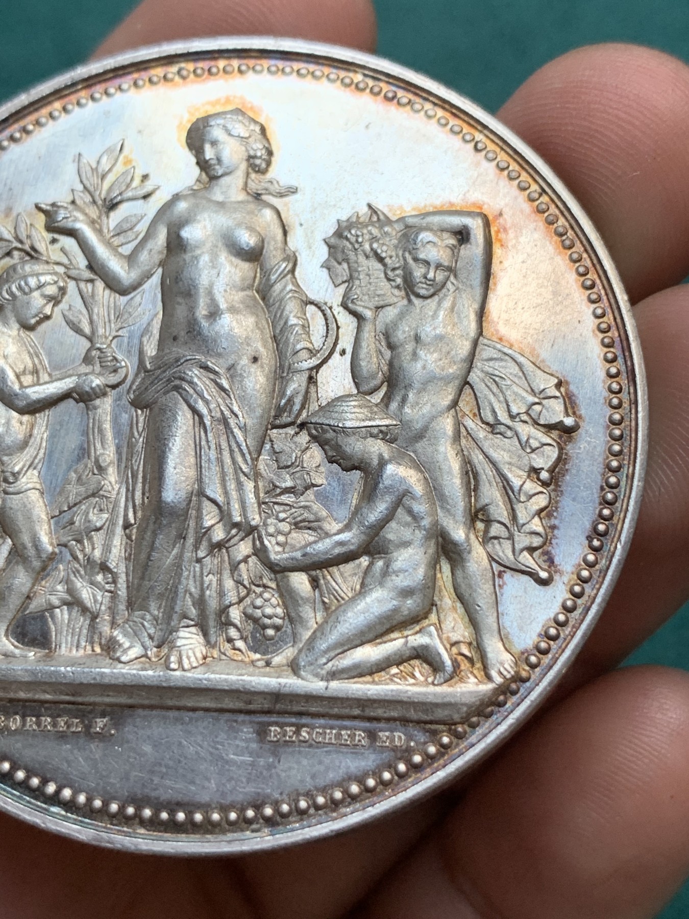 《竞宝斋》八角代币+章牌专场！第182场-周日，周一，周二 3场 (全场包邮) 法国黄金海岸园艺协会银章，71.2g，54.3mm，丰饶角边铭，品相完好，丝绸底光