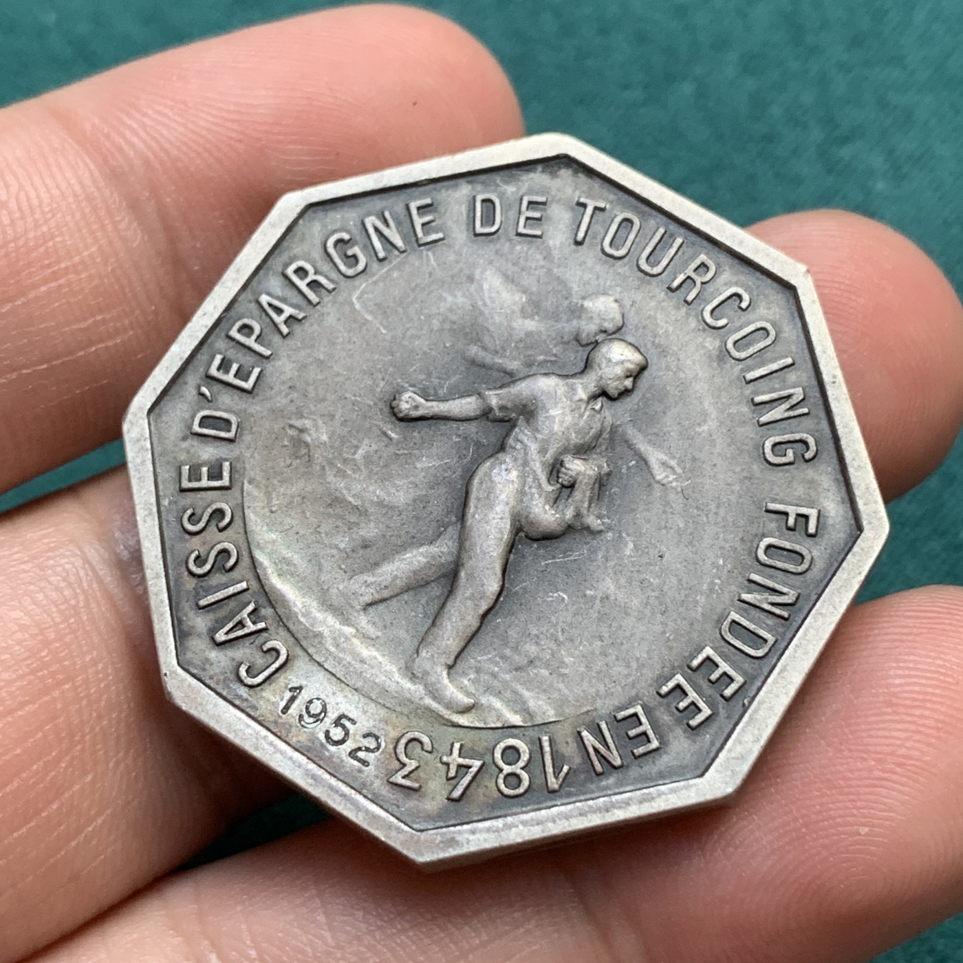 《竞宝斋》八角代币+章牌专场！第182场-周日，周一，周二 3场 (全场包邮) 法国图尔昆储蓄银行八角银章，31.5g，36mm，菱形银标，1952年为后刻，少见厚重