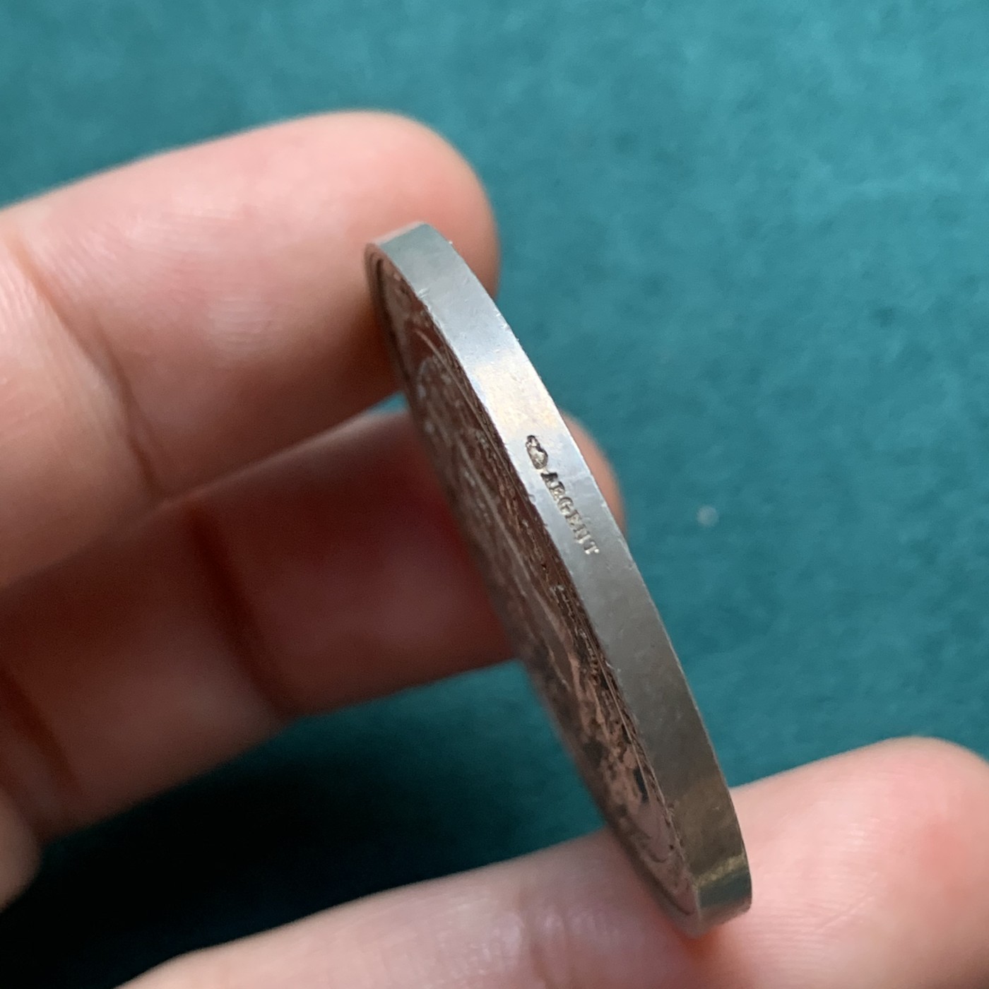 《竞宝斋》八角代币+章牌专场！第182场-周日，周一，周二 3场 (全场包邮) 法国欧莱雅保险公司银质代币，23.33g，37.7mm，丰饶角边铭