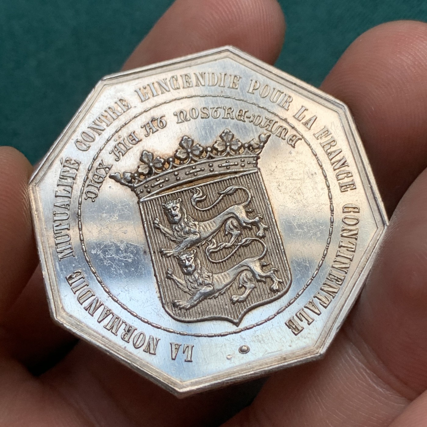 《竞宝斋》八角代币+章牌专场！第182场-周日，周一，周二 3场 (全场包邮) 法国八角银质代币，诺曼底保险，25g，38.3mm，手指边铭