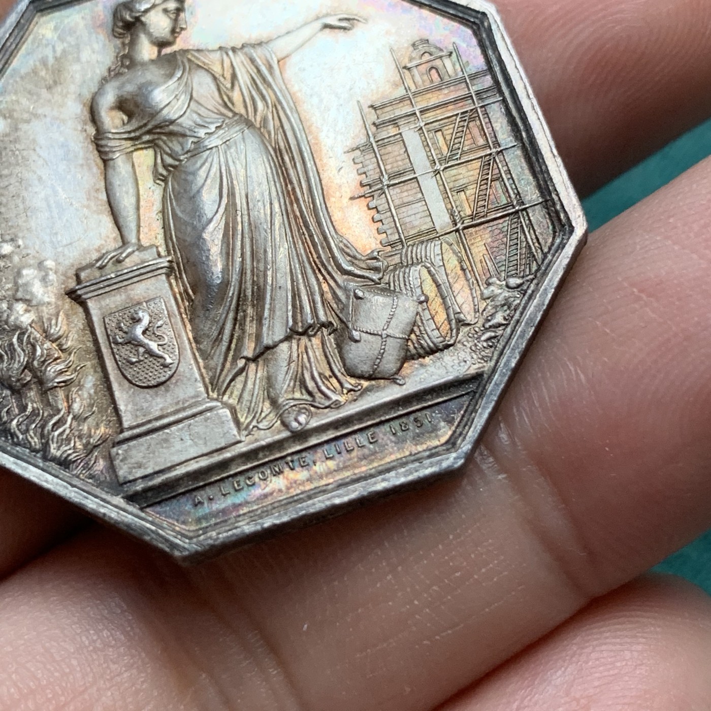 《竞宝斋》八角代币+章牌专场！第182场-周日，周一，周二 3场 (全场包邮) 法国北方火灾保险公司八角银质代币，16.86g，34.8mm，手指边铭，高浮雕，极美包浆