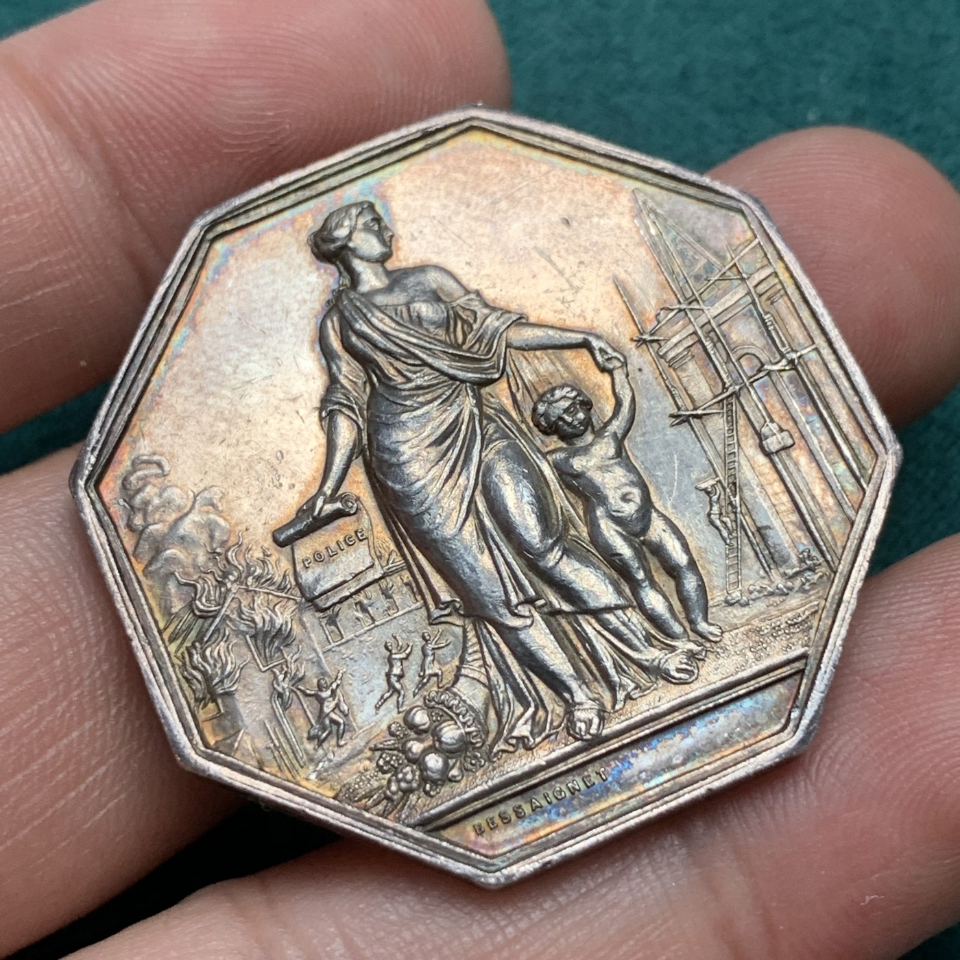 《竞宝斋》八角代币+章牌专场！第182场-周日，周一，周二 3场 (全场包邮) 法国人寿保险工会八角银章，蜜蜂Argent边铭，21.22克36.8mm，五彩包浆